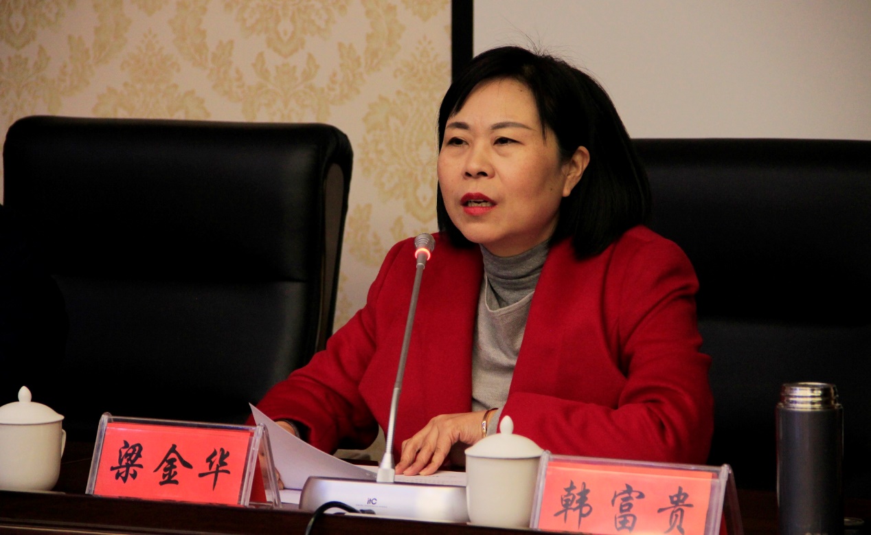 山南市旅发局副局长梁金华主持开学典礼